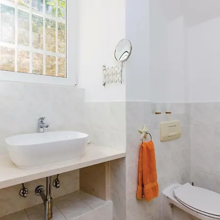 Three-bedroom Holiday In Zaton Mali *